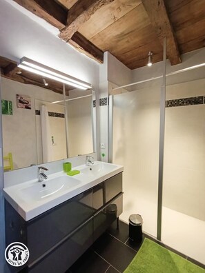 Shower - Gîtes de France® - Entheil (SAINT CERE)