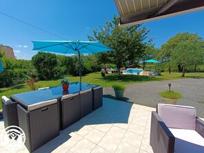 Outdoor dining - Gîtes de France® - The Chalet (LUNAN)