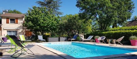 Een verwarmd zwembad