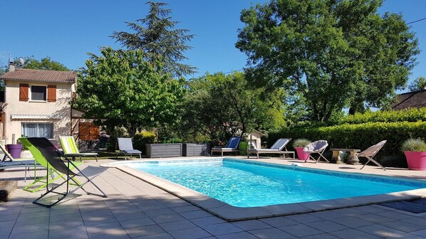 A heated pool - Gîtes de France® - The Chalet (LUNAN)