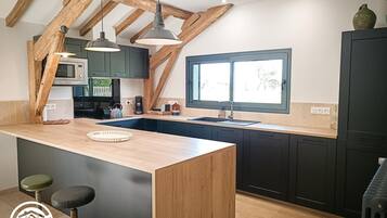 Réfrigérateur, micro-ondes, lave-vaisselle