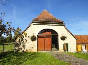 المنشأة من الخارج