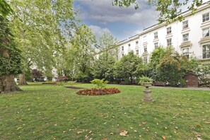 Basic Apartment | Exterior - Victorian Charm Maisonette (London)