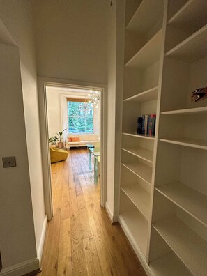 Basic Apartment | Interior