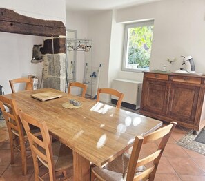 Dining - Gîtes de France® - LA TOUR (CREYSSE)