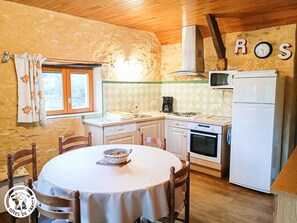 Fridge, microwave, dishwasher - Le Pigeonnier - MILHAC (MILHAC)
