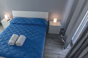 2 bedrooms, desk, iron/ironing board, WiFi