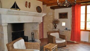 Télévision, cheminée