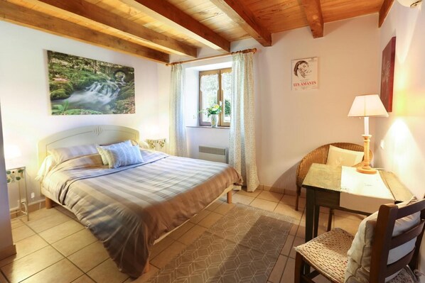 3 chambres, accès au Wi-Fi (inclus)