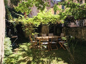 Outdoor dining - La Maison de Grand-Mie (CAHORS)