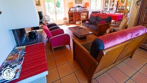 Fernseher, Kamin, Arbeitsbereiche