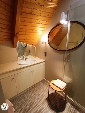 Bathroom - Gîtes de France® - Maison du Barry (DOUELLE)