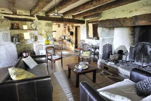 TV, fireplace, table football - Enclos de Malepeyre - BOURG (LE) (BOURG (LE))