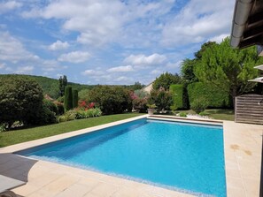 Een verwarmd zwembad