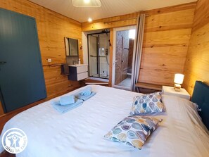 3 室のベッドルーム、WiFi (無料)