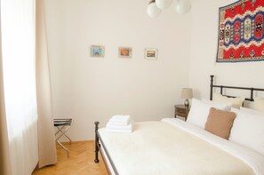 1 bedroom, iron/ironing board, WiFi, bed sheets - Cozy apartment near Charles Bridge and Old Town Square (Hlavní mesto Praha)
