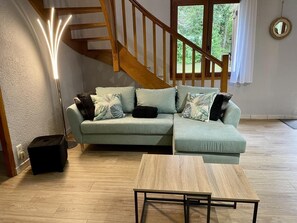 TV, fireplace, foosball, table tennis