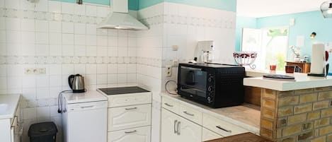 Mikrovågsugn, ugn och diskmaskin