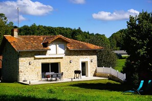 Outdoor dining - Gîte du Fau - BESSONIES (BESSONIES)