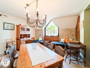 Dining - Gîtes de France® - The Hare and the Tortoise (LOUBRESSAC)
