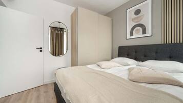 1 slaapkamer, een strijkplank/strijkijzer, wifi, beddengoed