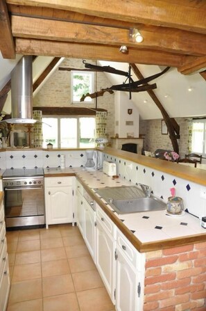 Fridge, microwave, dishwasher