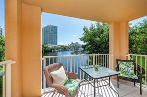 Property grounds - Best view in Aventura Yacht Club, 2-bedroom condo fully equipped  (Aventura)