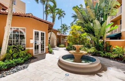 Best view in Aventura Yacht Club, 2-bedroom condo fully equipped 