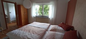 3 chambres, fer et planche à repasser, Wi-Fi, literie fournie