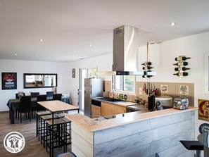 Mikrobølgeovn og oppvaskmaskin