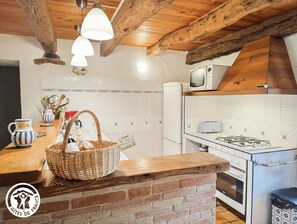 Geladeira, micro-ondas, lava-louças