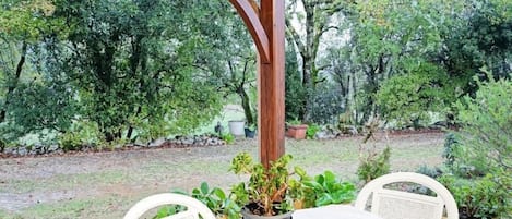 تناول الطعام بالخارج