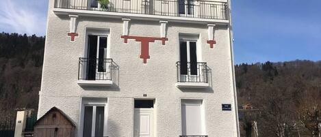 المنشأة من الخارج