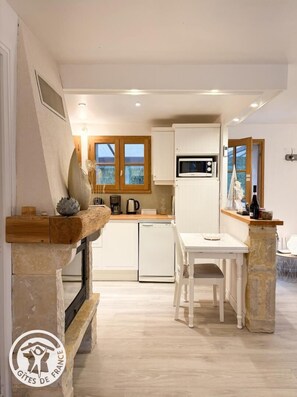 Fridge, microwave, dishwasher - Le Mazet - SAINT MEDARD (SAINT-MEDARD)