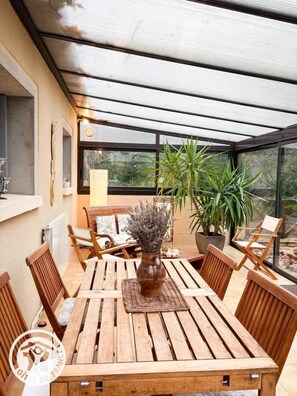 Outdoor dining - Gîtes de France® - Le Mazet (SAINT-MEDARD)