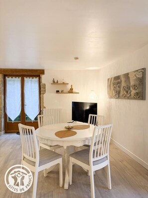 Dining - Gîtes de France® - Le Mazet (SAINT-MEDARD)