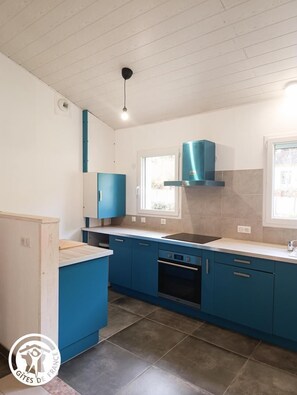 Microwave, dishwasher