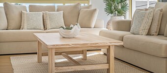 Large home upper and lower level with internal access