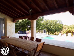 Outdoor dining - Gîtes de France® - Villa Gaubert (VILLESEQUE)