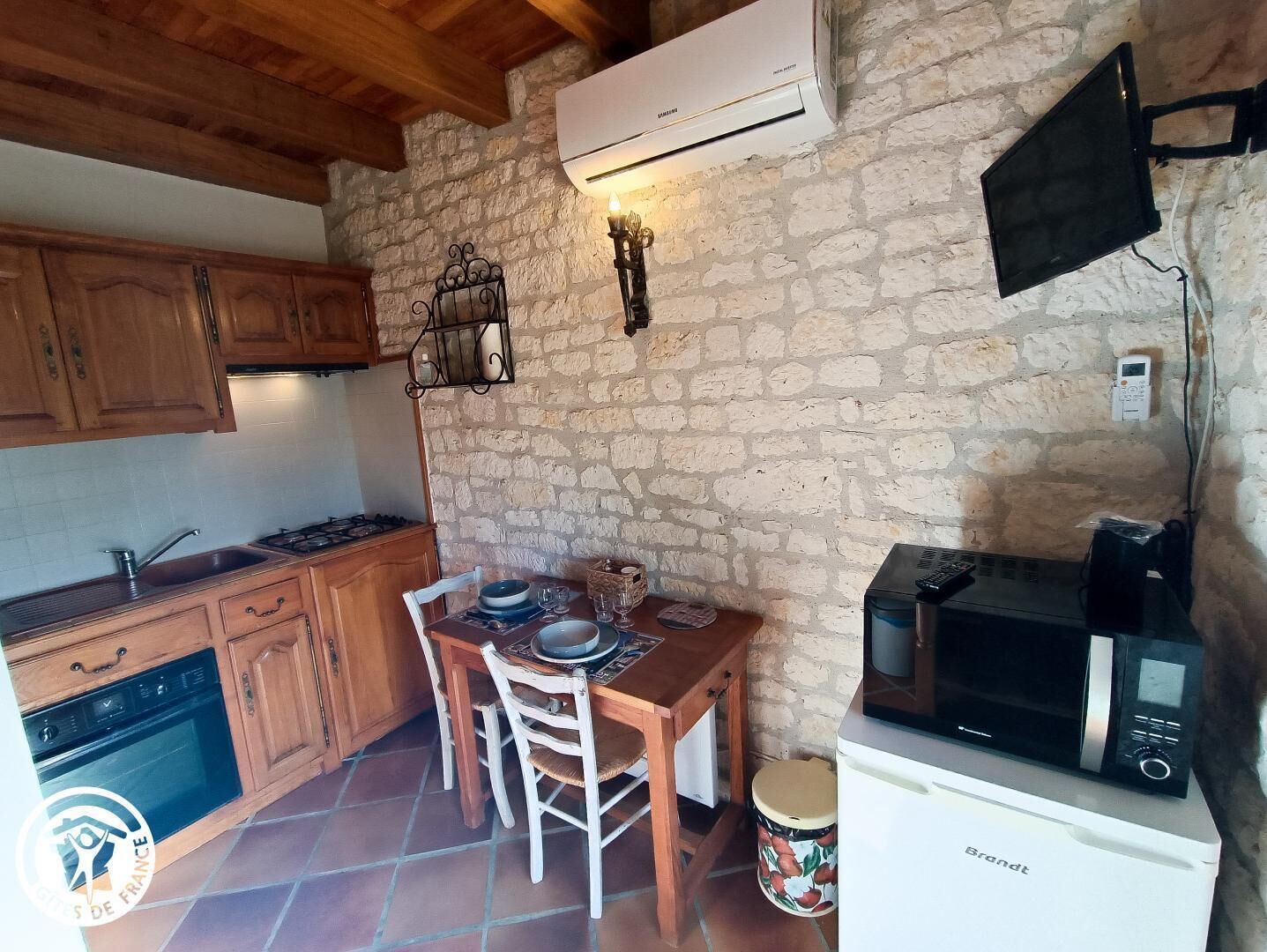 Frigorífico, microondas, horno y lavavajillas