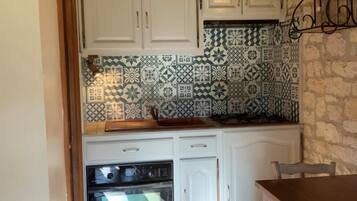 KĂŒhlschrank, Mikrowelle, Ofen, GeschirrspĂŒler