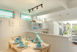 Dining - 3943 Rad Beach House - Near Beach & Coastal Trail (Pacific Grove)