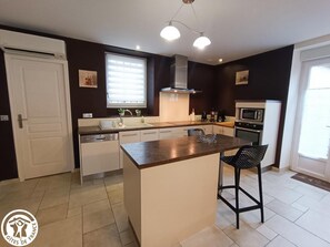 Réfrigérateur, micro-ondes, four, lave-vaisselle