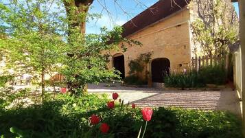 Enceinte de lâhĂ©bergement