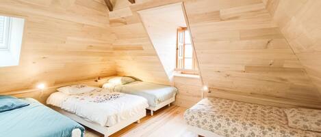 4 室のベッドルーム、WiFi (無料)