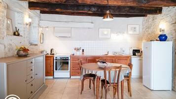 Réfrigérateur, micro-ondes, lave-vaisselle