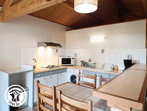 Réfrigérateur, micro-ondes, four