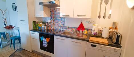 Microondas, horno y lavavajillas