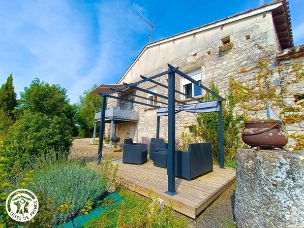 Terrace/patio - Le Vallon de la Fontaine (SAUX PORTE DU QUERCY)