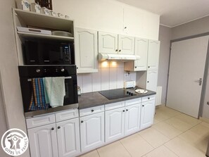 Geladeira, micro-ondas, fogão, lava-louças